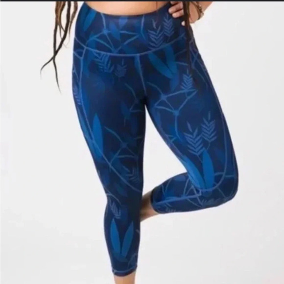 2/$10 Zyia Active Women’s Cropped Dark Blue Legging - Picture 1 of 7